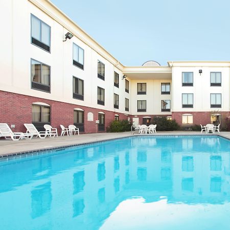 Holiday Inn Express & Suites Pine Bluff/Pines Mall By Ihg Exterior foto