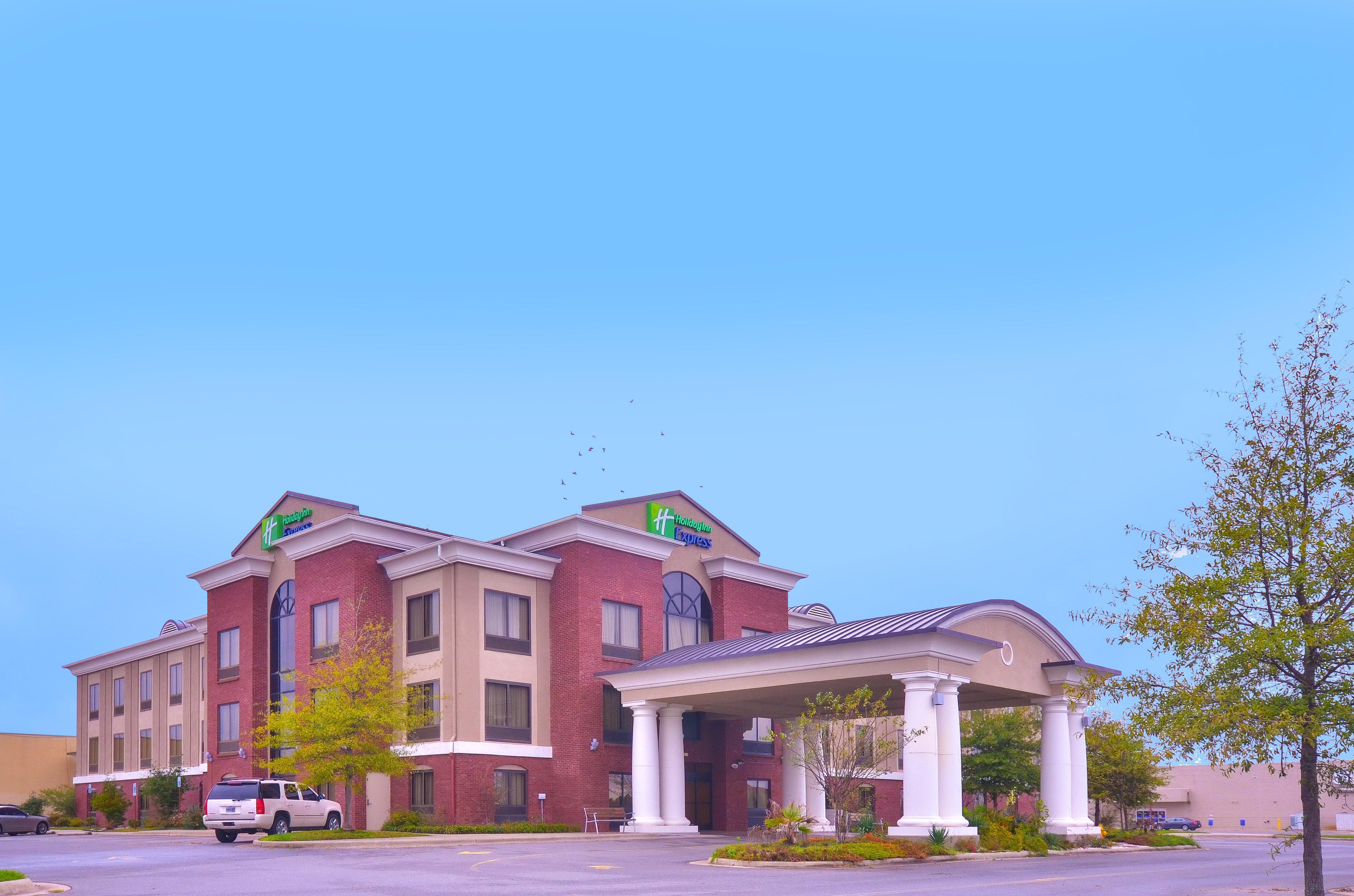 Holiday Inn Express & Suites Pine Bluff/Pines Mall By Ihg Exterior foto