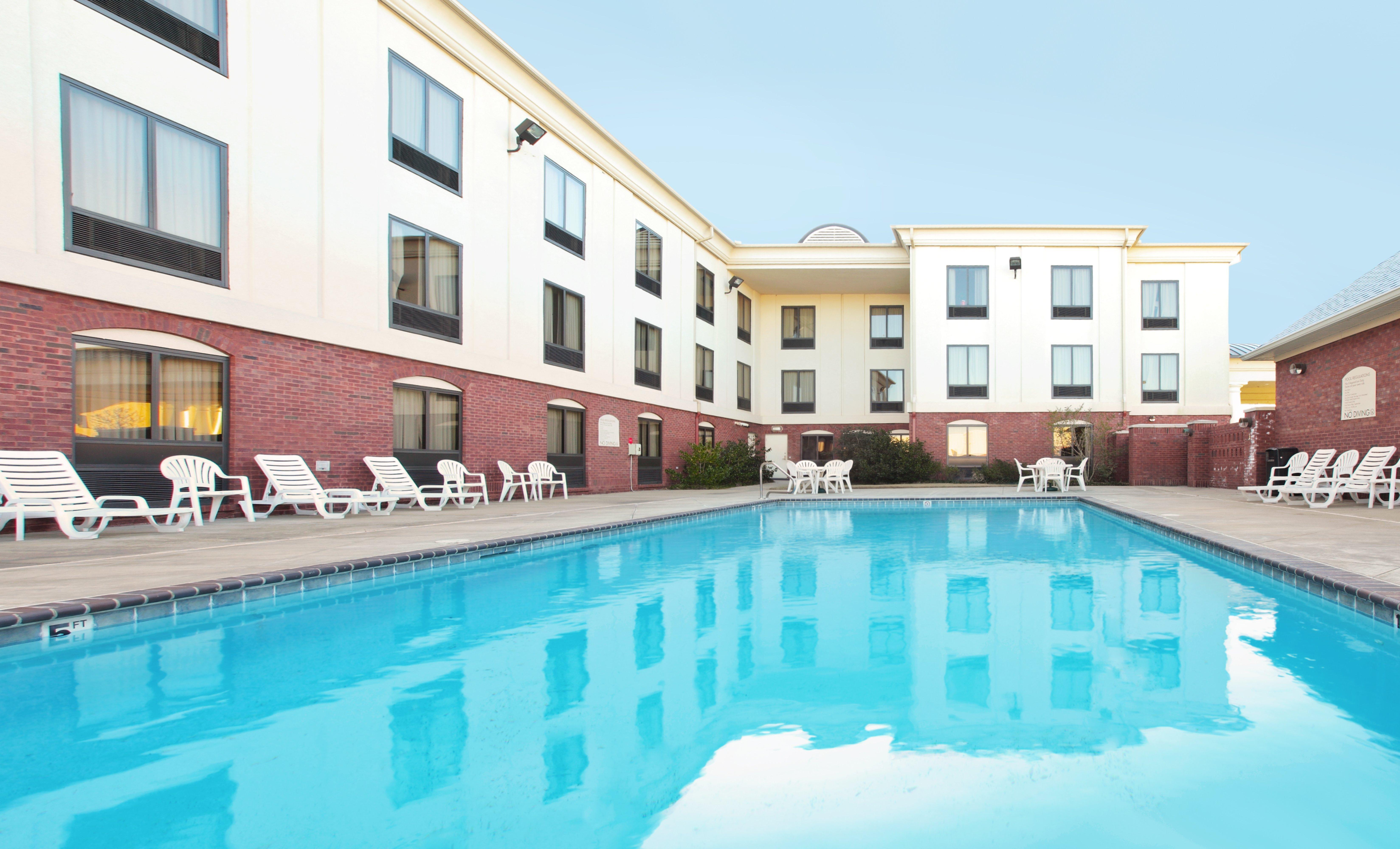 Holiday Inn Express & Suites Pine Bluff/Pines Mall By Ihg Exterior foto
