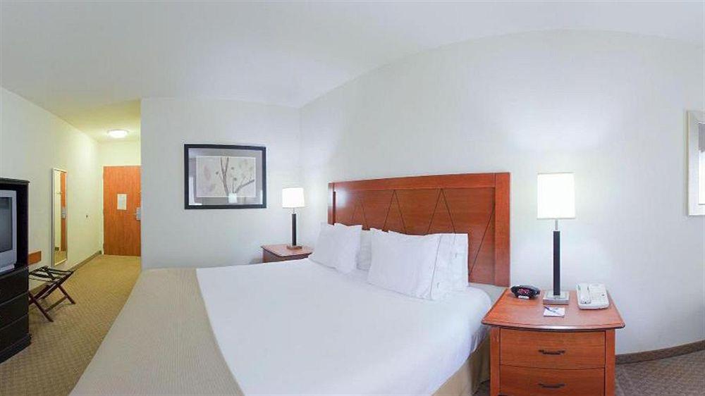 Holiday Inn Express & Suites Pine Bluff/Pines Mall By Ihg Exterior foto